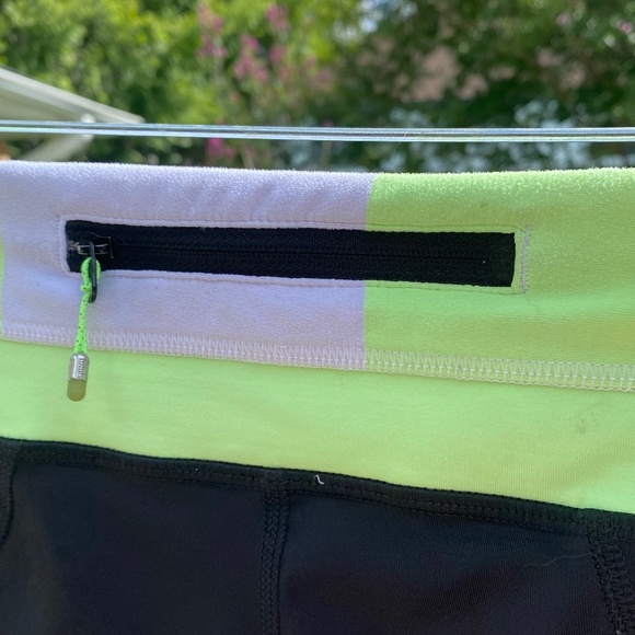 *SOLD* - Lululemon leggings Girls Sz 12/14/16 - Picture 5 of 9